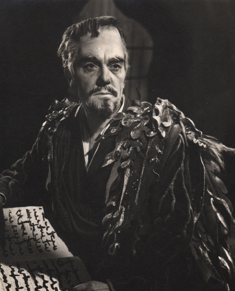 Ralph Richardson as Prosperio