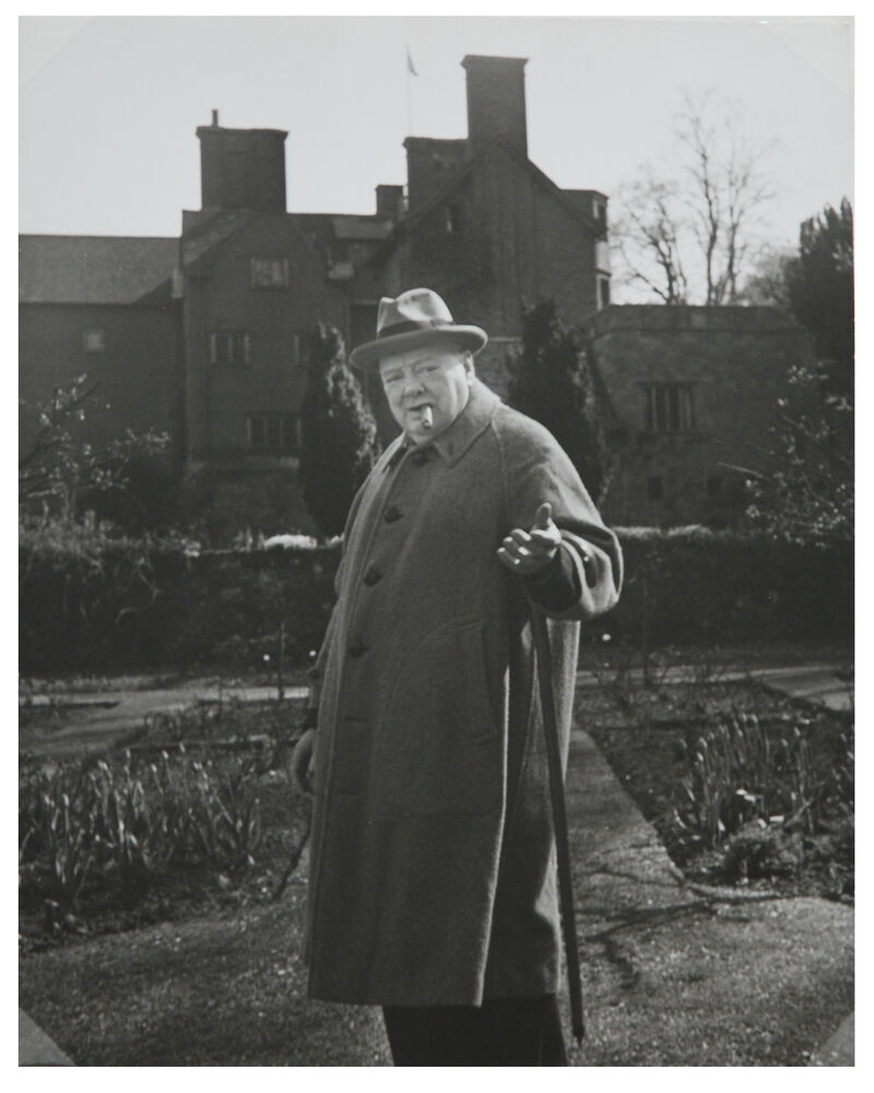 Winston Churchill in front of Cartnell