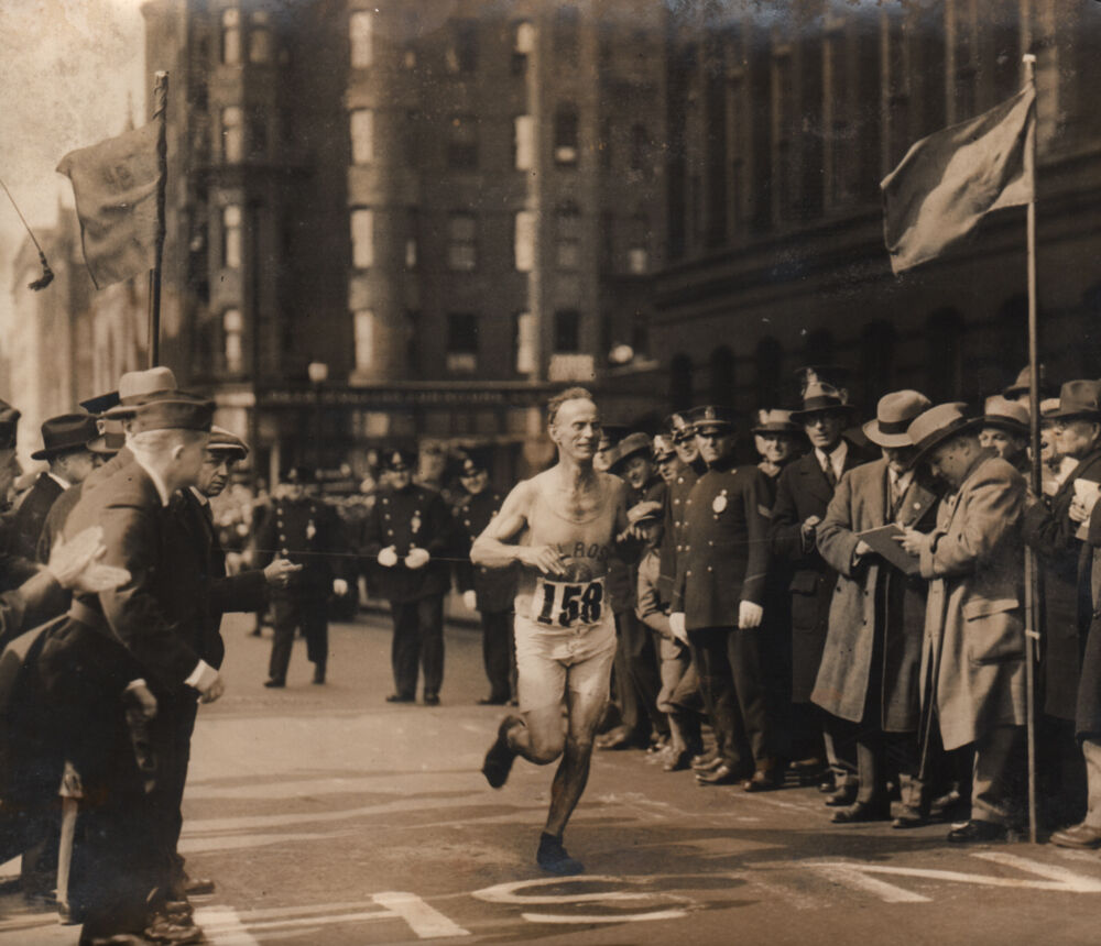 De Mar wins sixth Boston marathon in record time