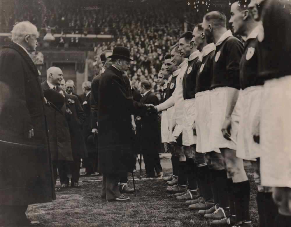 H.M the King shaking hands with the Arsenal team