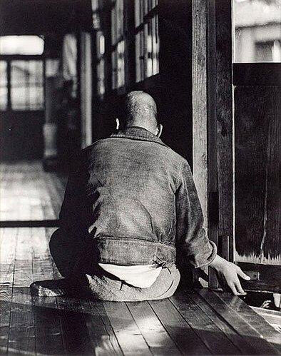 Man with the back towards the viewer, Hiroshima