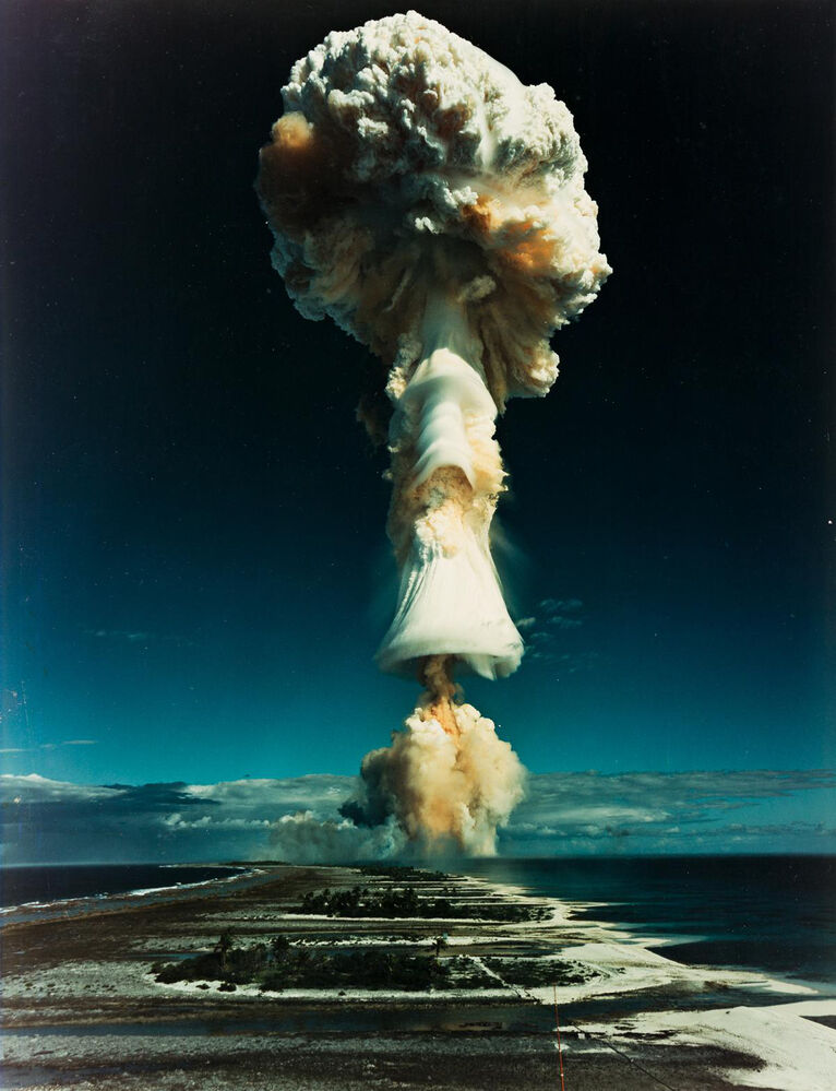Nuclear testing in Mururoa during Operation Licorne